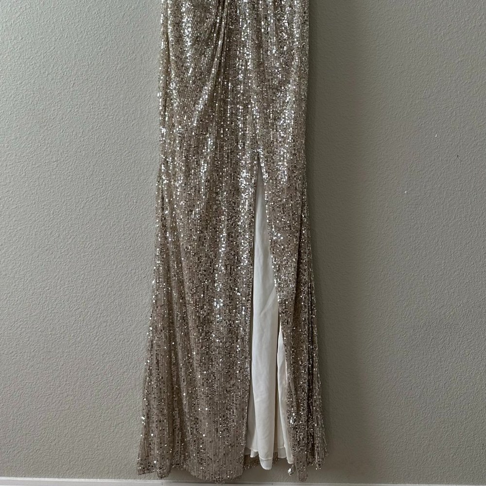 David's Bridal Exclusive- Allover Sequin Pleated V-Neck Gown with Slit Size 6 - Picture 2 of 11